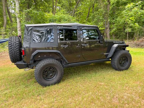 Used 2013 Jeep Wrangler Unlimited Rubicon w/ Max Tow Pkg AWD/4WD image 8