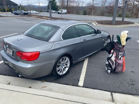 Used 2011 BMW 335i Convertible image 15