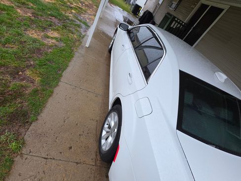 Used 2015 Chrysler 300 Limited image 10