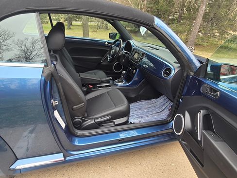 Used 2019 Volkswagen Beetle 2.0T S FWD image 8