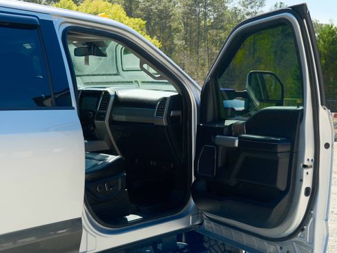 Used 2017 Ford F250 Lariat w/ Lariat Ultimate Package image 15