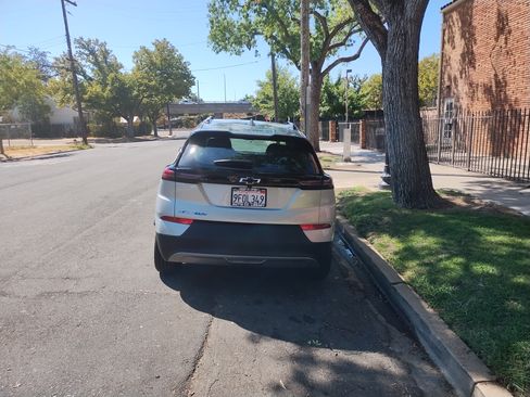 Used 2023 Chevrolet Bolt EUV LT w/ Convenience Package image 2