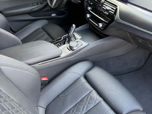 Used 2021 BMW 540i w/ M Sport Package image 10