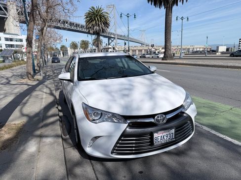 Used 2017 Toyota Camry LE image 5