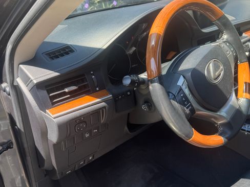 Used 2013 Lexus ES 300h image 11