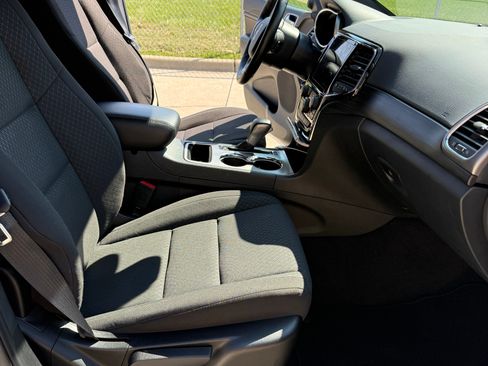 Used 2022 Jeep Grand Cherokee Laredo E w/ Security & Convenience Group image 12