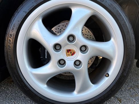 Used 2001 Porsche 911 Cabriolet image 9