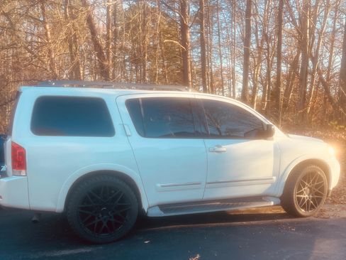 Used 2014 Nissan Armada Platinum w/ Platinum Reserve Package image 2