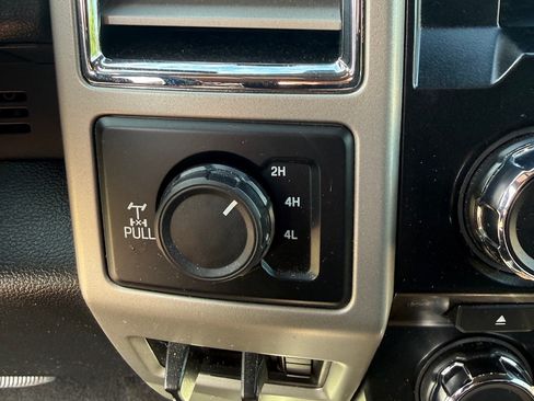Used 2017 Ford F250 Lariat w/ Lariat Value Package AWD/4WD image 4