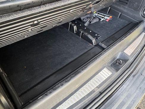 Used 2018 Chevrolet Suburban LT image 21