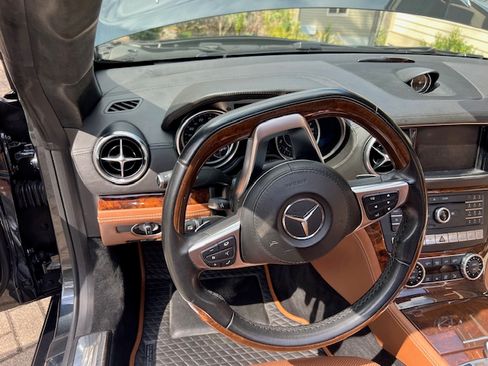 Used 2017 Mercedes-Benz SL 550 image 32