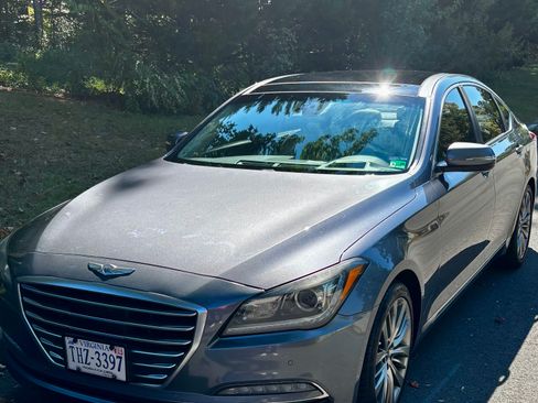 Used 2015 Hyundai Genesis 5.0 w/ Option Group 05 image 2