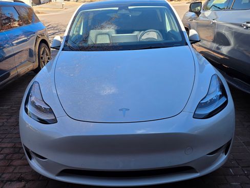 Used 2022 Tesla Model Y Long Range image 6