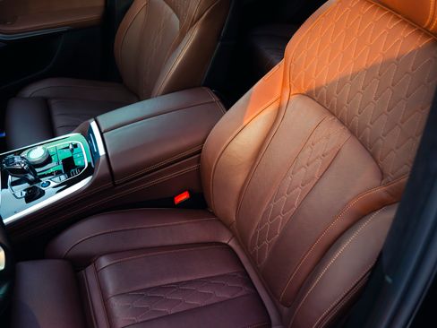 Used 2021 BMW ALPINA XB7 AWD/4WD image 9