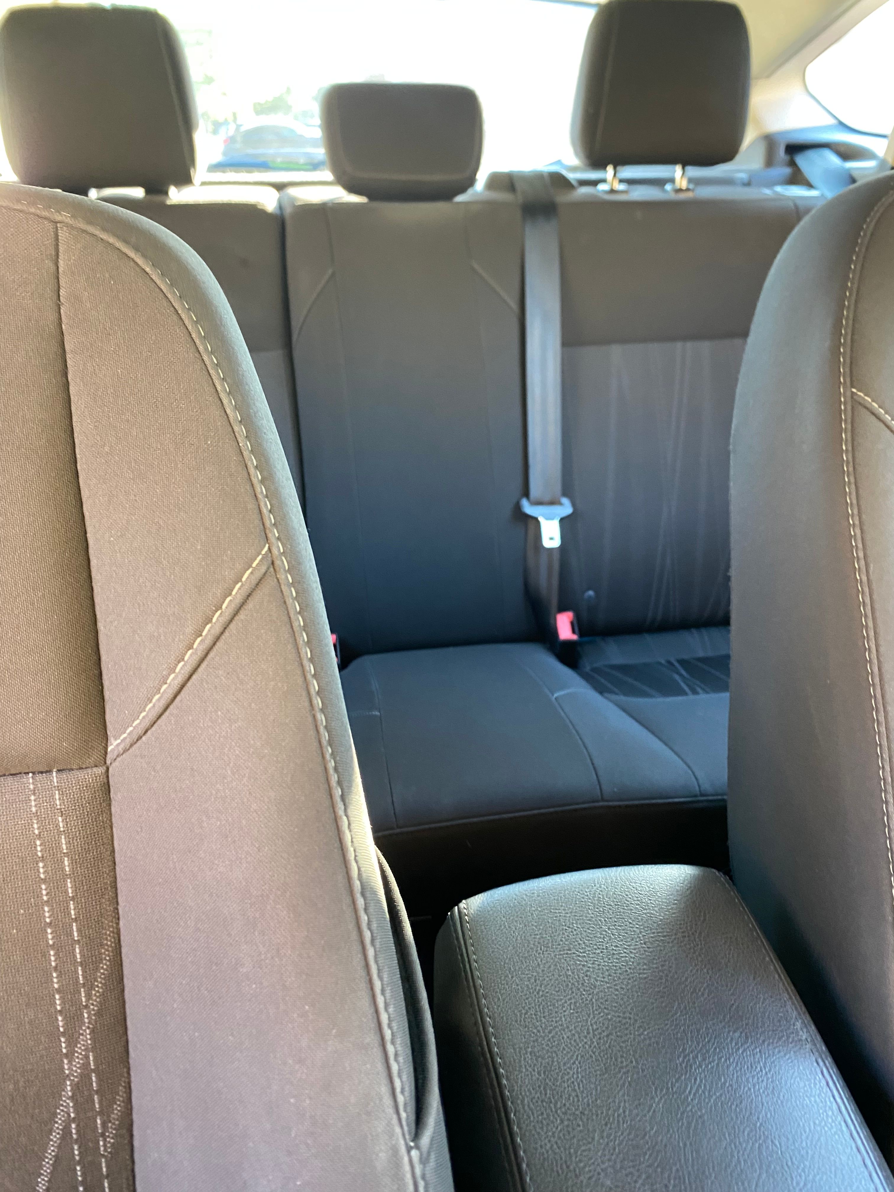 Used 2015 Ford Focus SE w/ SE Cold Weather Package FWD image 9