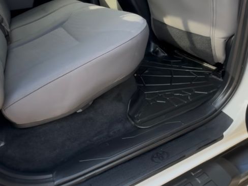 Used 2020 Toyota Tacoma SR w/ SR Convenience Package RWD image 11