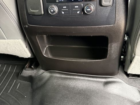 Used 2019 Chevrolet Suburban LT w/ Luxury Package image 18