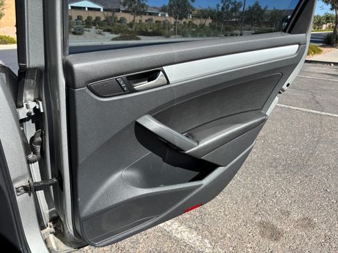 Used 2013 Volkswagen Passat TDI SE image 20