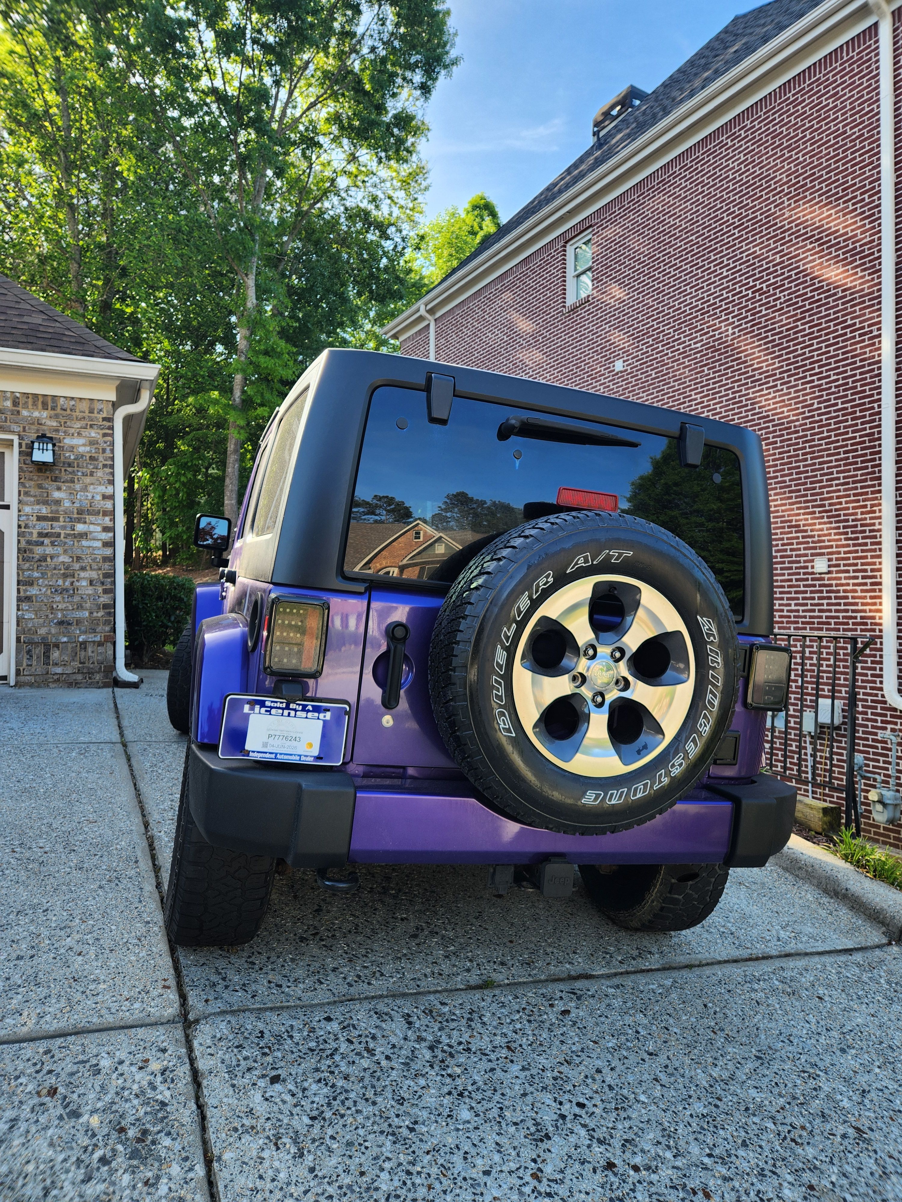 Used 2017 Jeep Wrangler Unlimited Sahara w/ Connectivity Group AWD/4WD image 4