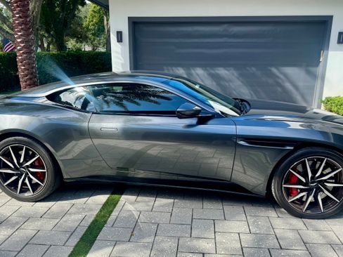 Used 2019 Aston Martin DB11 Coupe image 1