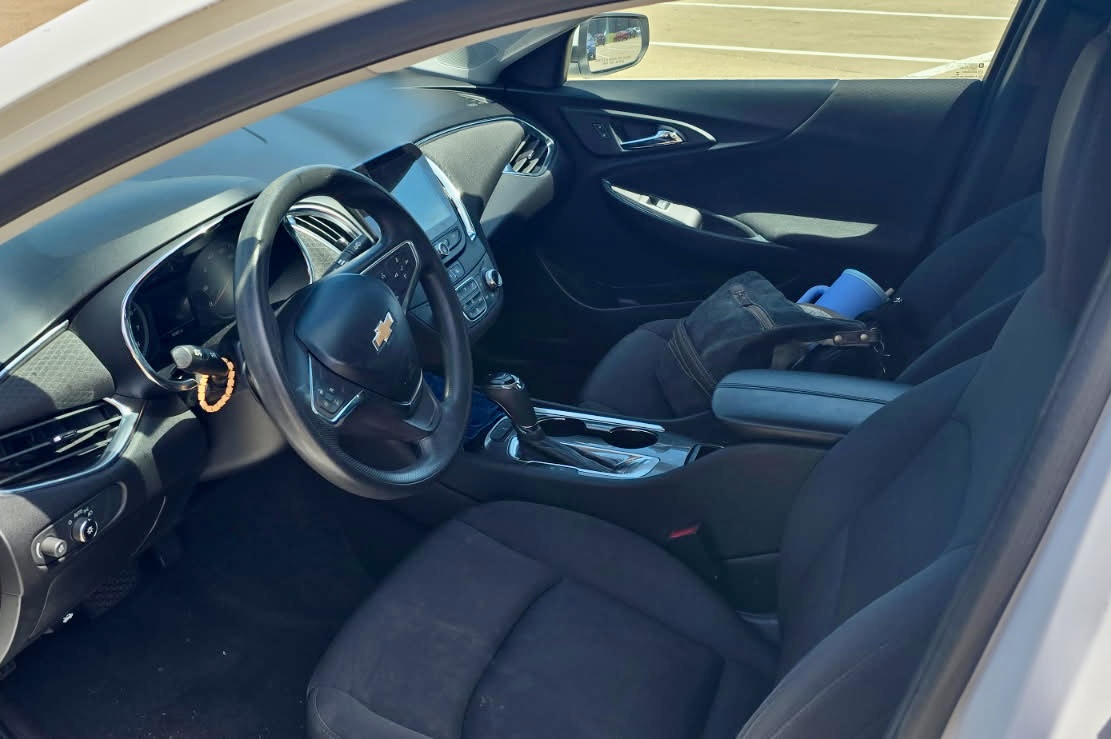Used 2020 Chevrolet Malibu LT FWD image 2