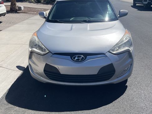 Used 2017 Hyundai Veloster image 6