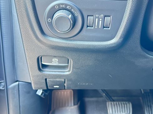 Used 2024 Jeep Grand Cherokee L Laredo RWD image 17