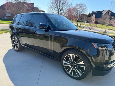 Used 2025 Land Rover Range Rover SE image 4