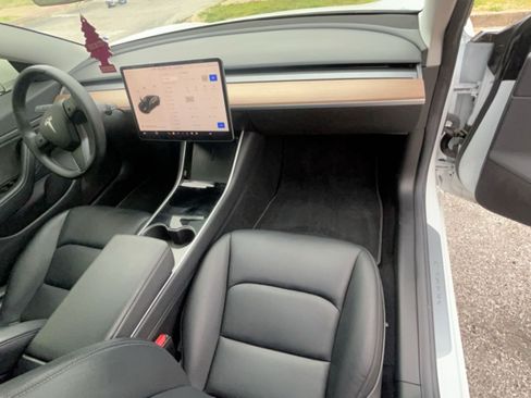 Used 2018 Tesla Model 3 Long Range image 2