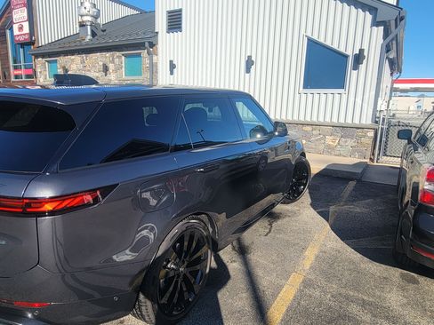 Used 2025 Land Rover Range Rover Sport Dynamic SE image 9