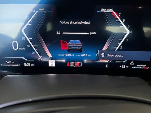 Used 2025 BMW X6 xDrive40i w/ Climate Comfort Package image 2