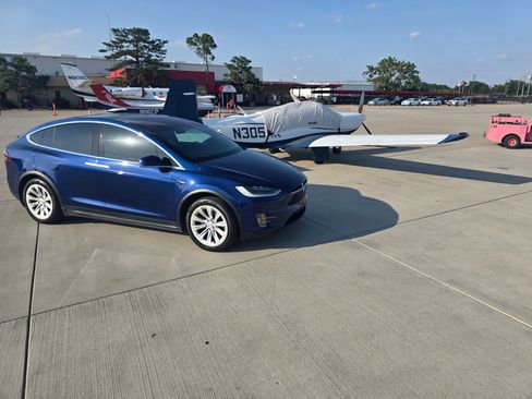 Used 2020 Tesla Model X image 1