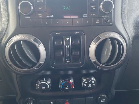 Used 2013 Jeep Wrangler Unlimited Sport image 17