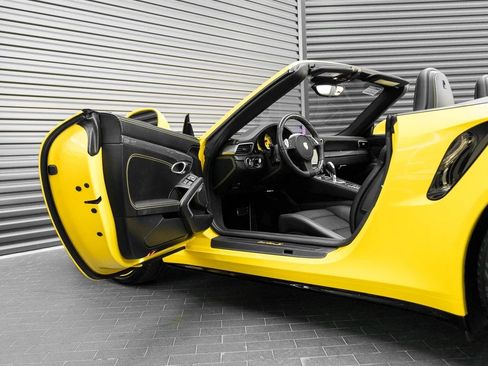 Used 2016 Porsche 911 Turbo S image 11