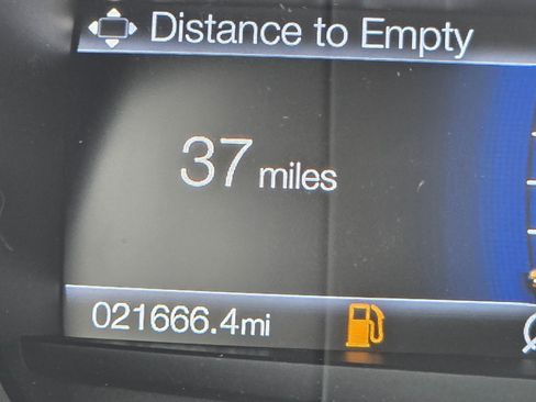 Used 2021 Ford Edge Titanium w/ Class II Trailer Tow Package AWD/4WD image 6