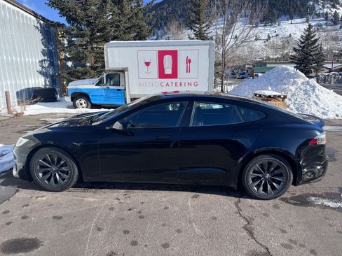 Used 2022 Tesla Model S Plaid image 18