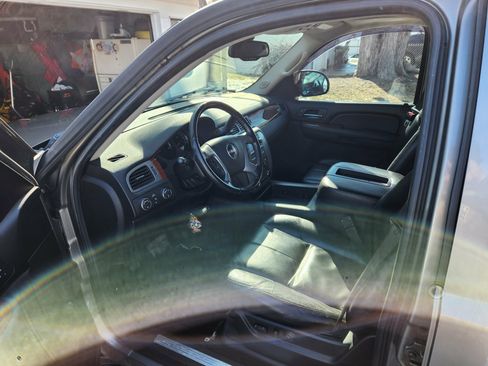 Used 2008 GMC Yukon XL SLT w/ SLT Preferred Equipment Group image 16