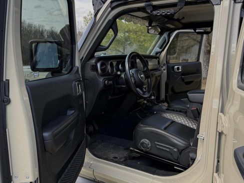 Used 2020 Jeep Gladiator Sport w/ Quick Order Package 24S image 8