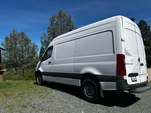 Used 2020 Mercedes-Benz Sprinter 2500 image 4