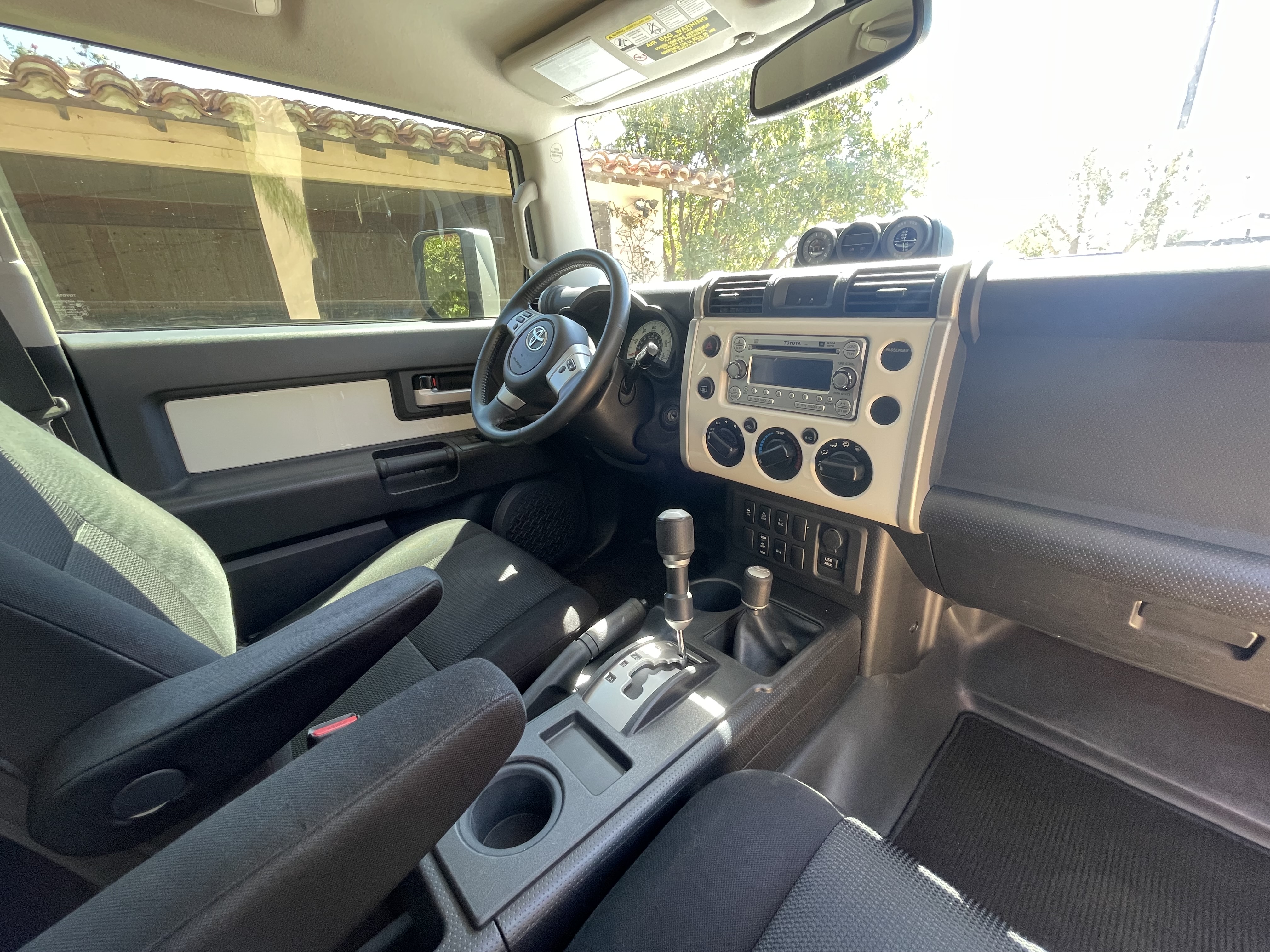 Used 2013 Toyota FJ Cruiser 4WD w/ Upgrade Pkg image 25
