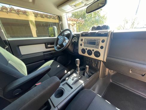 Used 2013 Toyota FJ Cruiser Sport Utility 2D w/ Upgrade Pkg image 25