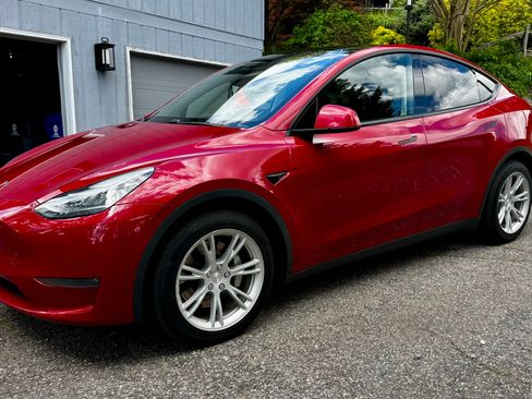Used 2020 Tesla Model Y Long Range AWD/4WD image 1