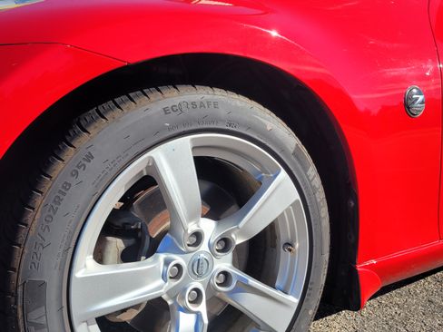 Used 2011 Nissan 370Z Coupe image 8