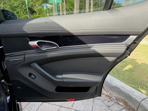 Used 2015 Porsche Panamera S RWD image 20