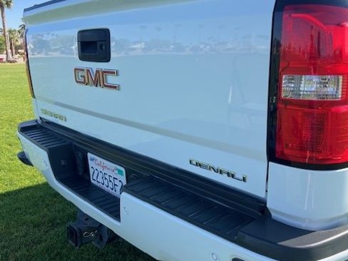 Used 2017 GMC Sierra 2500 Denali w/ Duramax Plus Package image 12