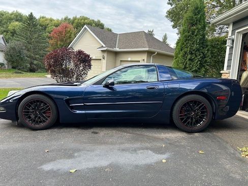 Used 2000 Chevrolet Corvette Coupe w/ Roof Pkg image 16