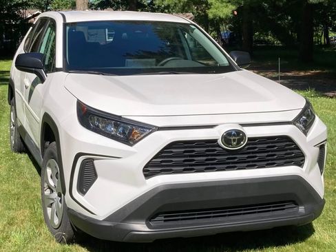 Used 2022 Toyota RAV4 LE AWD/4WD image 1