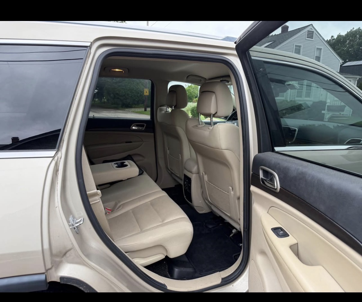 Used 2014 Jeep Grand Cherokee Laredo w/ Quick Order Package 23E AWD/4WD image 5
