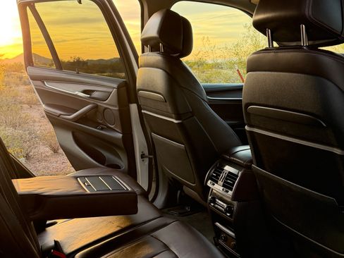 Used 2015 BMW X5 xDrive50i image 10