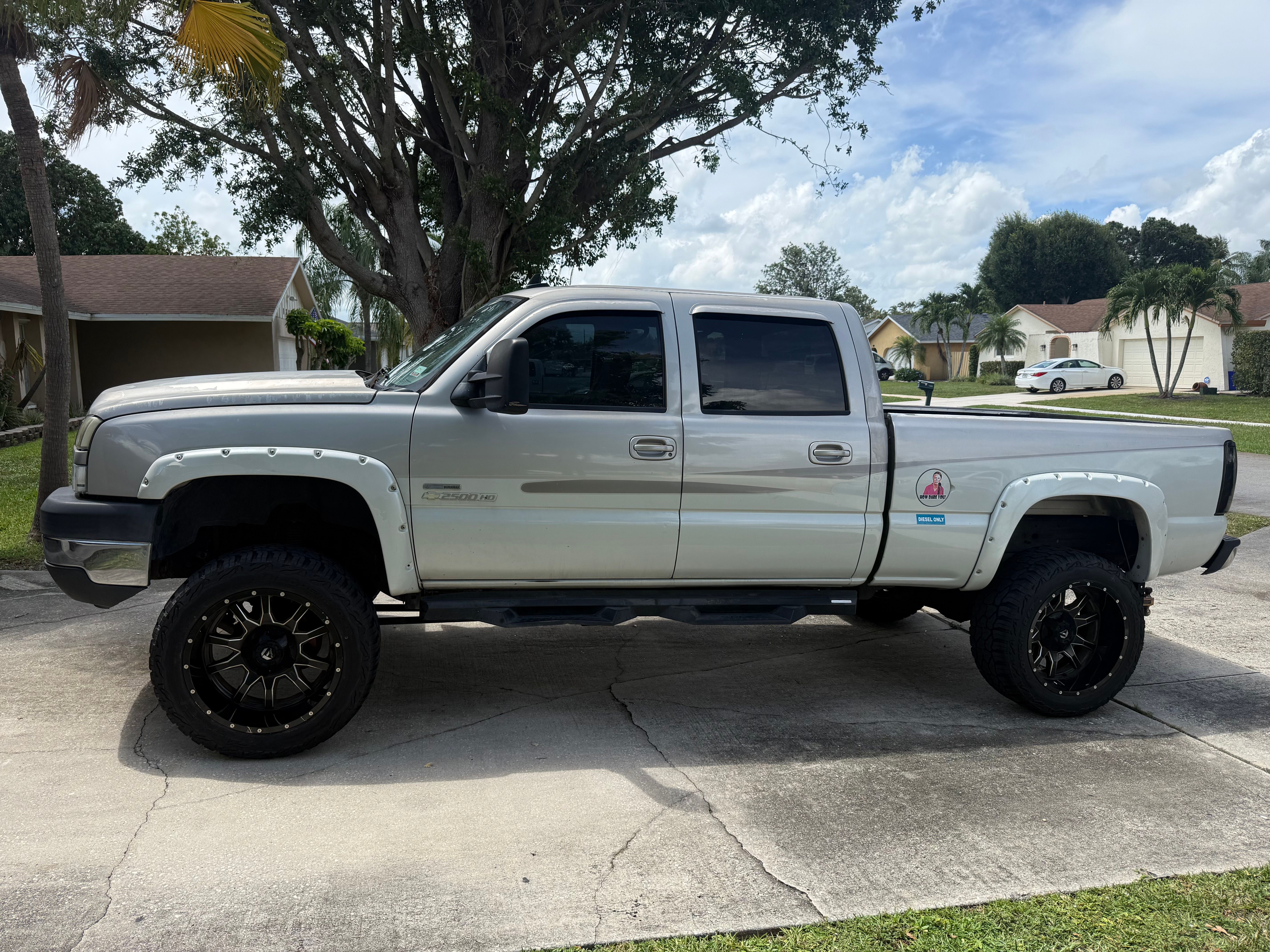 Used 2007 Chevrolet Silverado 2500 LT w/ Heavy-Duty Power Package AWD/4WD image 2